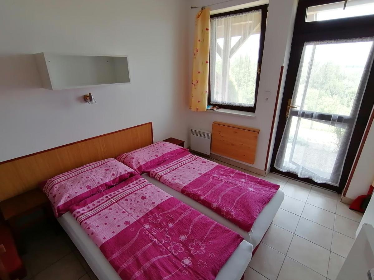 Penzion Nad Jezerem Pavlov Extérieur photo