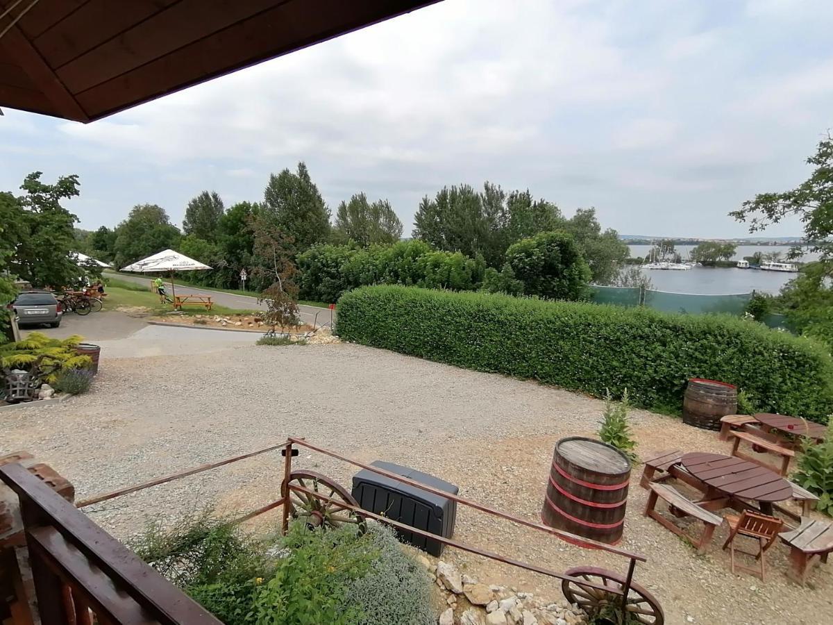 Penzion Nad Jezerem Pavlov Extérieur photo